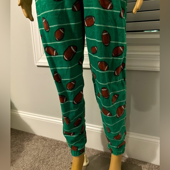 Great Warm & Cozy size M green football field zip up onesie pajamas NWT - Picture 3 of 6